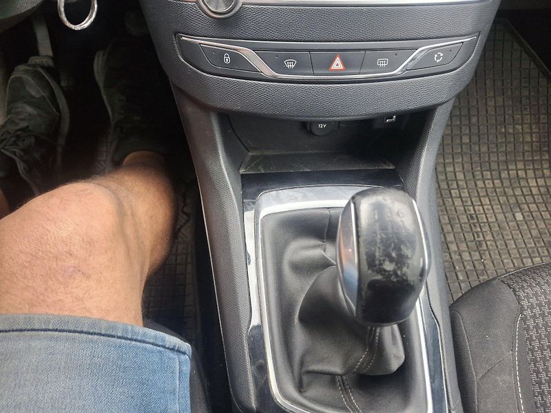 Peugeot 308 SW 1,6 1UK2639 - fotka 27 z 27