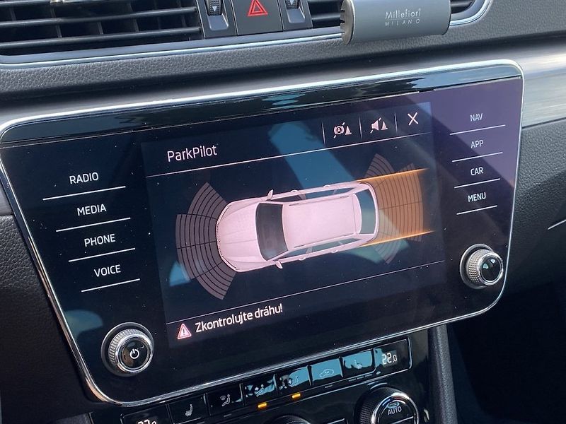 Škoda Superb 2.0TDi, DSG, 4x4, panorama - fotka 23 z 35