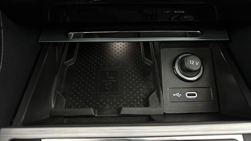Škoda Superb 2.0 TDI DSG Ambition Combi - fotka 26 z 29