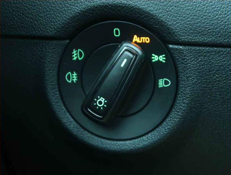 Škoda Octavia (2017) Ambition 2.0 TDI, Tempomat - fotka 15 z 19