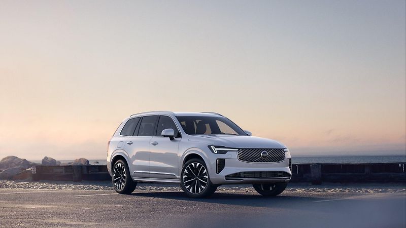 Volvo XC90 (2026) B5 AWD AUT BRIGHT PLUS 7míst - fotka 2 z 12