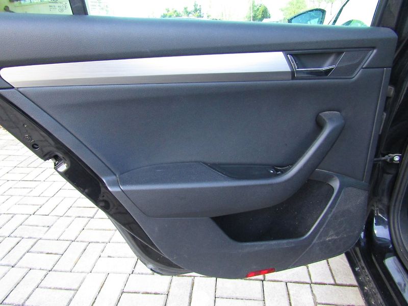 Škoda Superb (2016) 2.0 TDI 140 kW DSG  1.MAJITEL - fotka 22 z 45