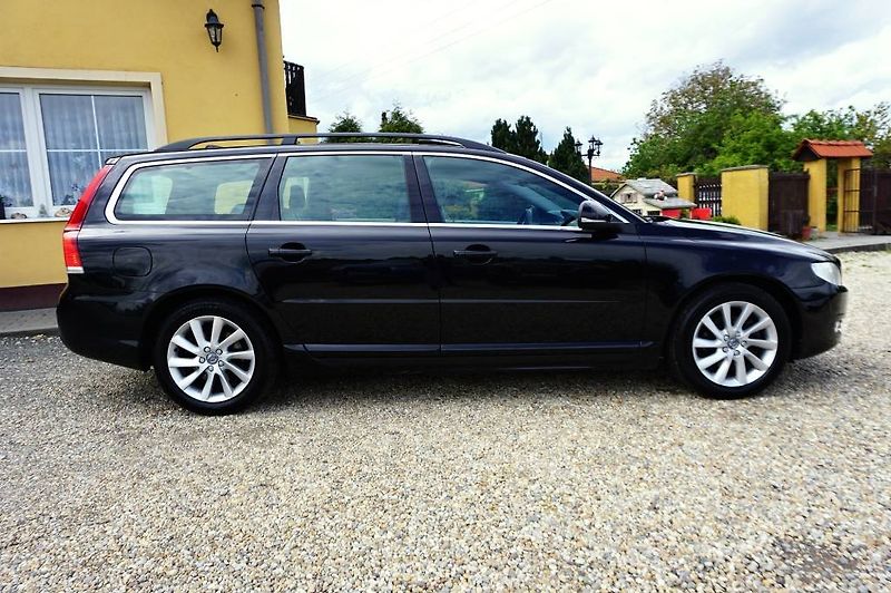 Volvo V70 (2016) MOMENTUM 2,0 D4 133 kW - fotka 4 z 64