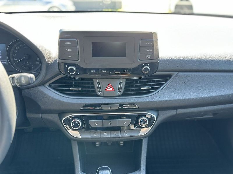 Hyundai i30 1.5 DPI 80kW serviska - fotka 32 z 34