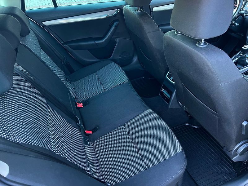 Škoda Octavia 1,6 TDi 81kW STYLE-KAMERA.P - fotka 16 z 42