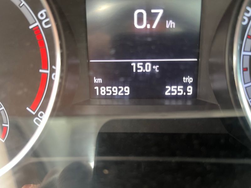 Škoda Fabia (2020) 1.0 TSi NAVI PANORAMA LED - fotka 14 z 23