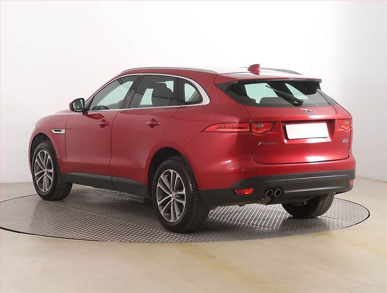 Jaguar F-Pace (2017) 20d AWD, 4X4, Automat, Kůže - fotka 4 z 19