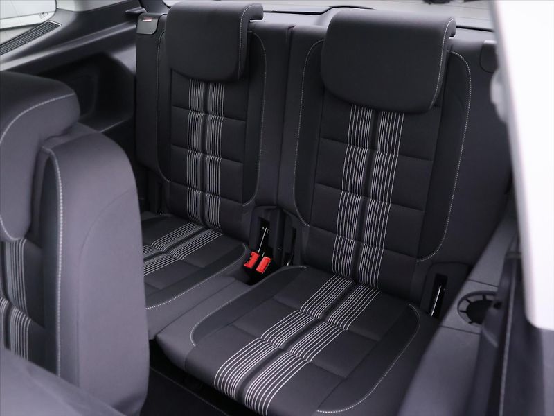 Volkswagen Touran 1,2 TSI Match 7-Míst Serv.knih - fotka 15 z 35
