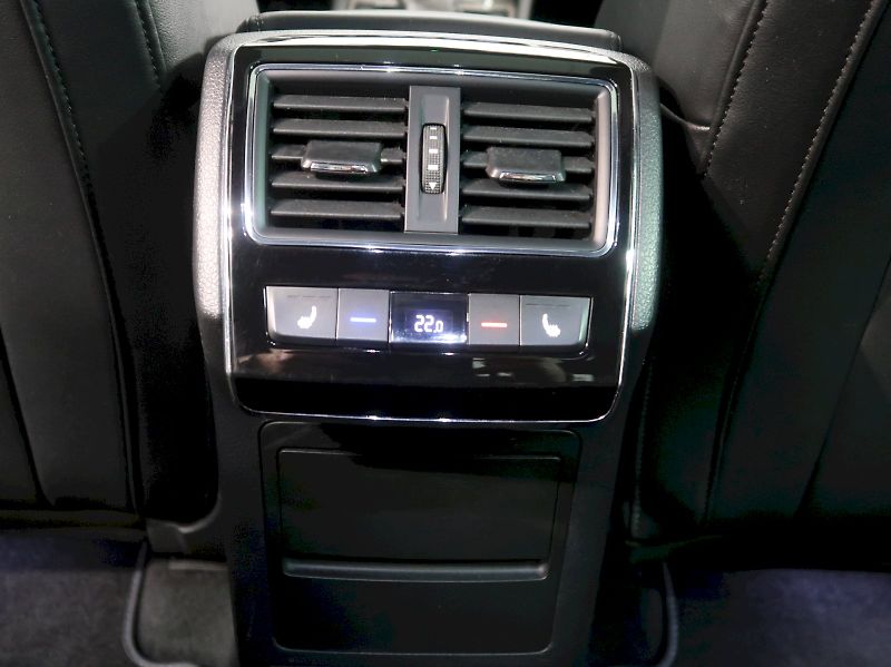 Škoda Superb (2023) L&K 2.0TSI 206KW 4x4 DSG TAŽNÉ - fotka 35 z 42