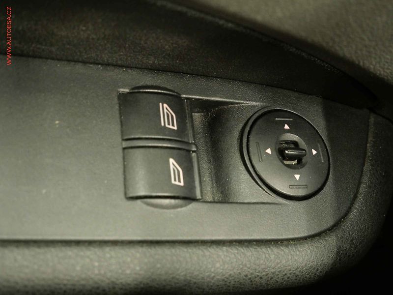 Ford Focus (2007) 1.6i, 2.maj, AC, TZ, temp - fotka 14 z 18