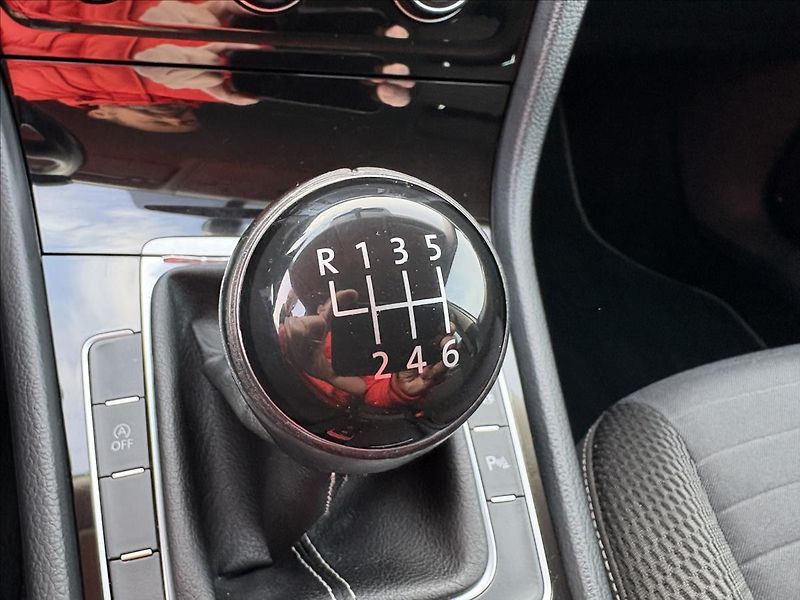 Volkswagen Golf 2,0 TDi 110kW CUP,Navi,Výhřev - fotka 10 z 40