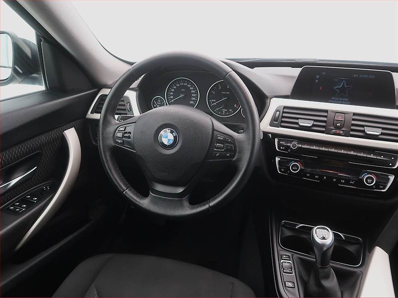 BMW Řada 3 (2018) 318d GT, Automat, Navi - fotka 7 z 25