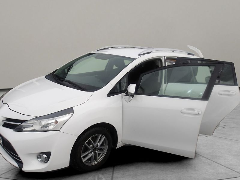Toyota Verso 1,6 D4D 82kW Nové v ČR! 2xkola - fotka 26 z 30