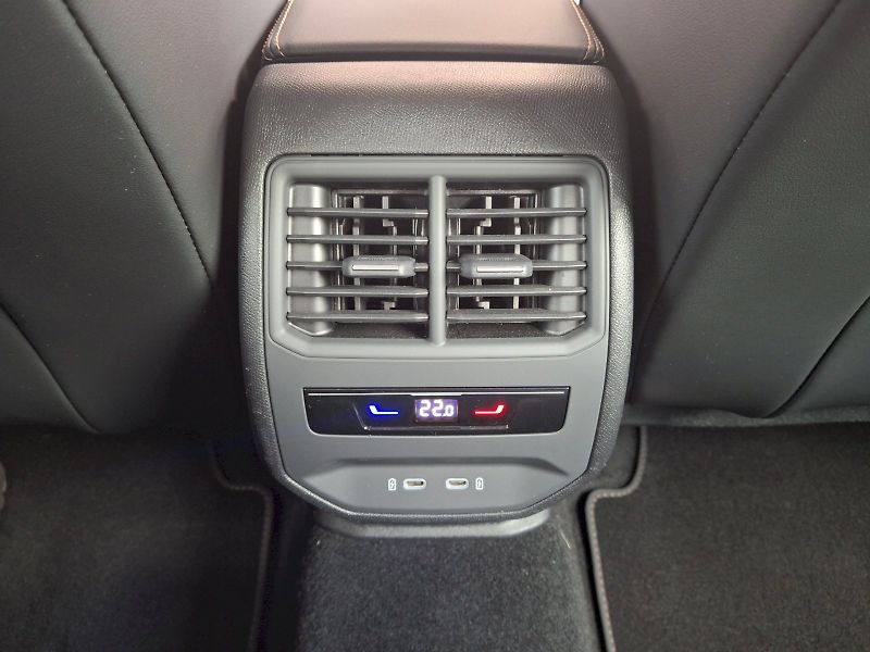 Cupra Formentor (2023) DSG 1,5TSi 110kW - fotka 33 z 35