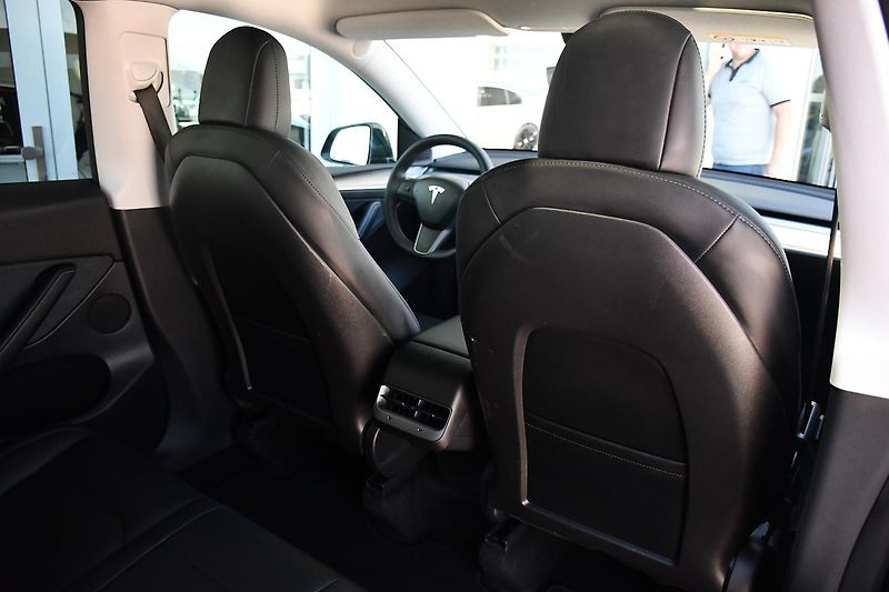 Tesla Model Y LONG RANGE DUAL MOTOR  - fotka 15 z 46