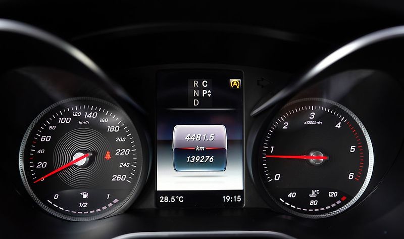 Mercedes-Benz Třídy V V 250d L 4Matic Exclusive AMG - fotka 37 z 46