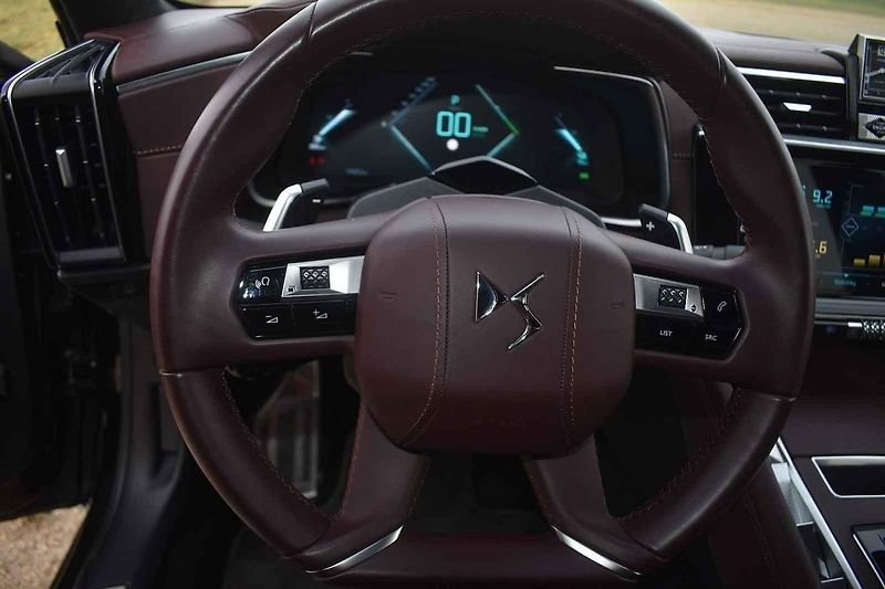 Vlajková loď francouzského automobilového průmyslu se dobře vyjímá v každém prostředí