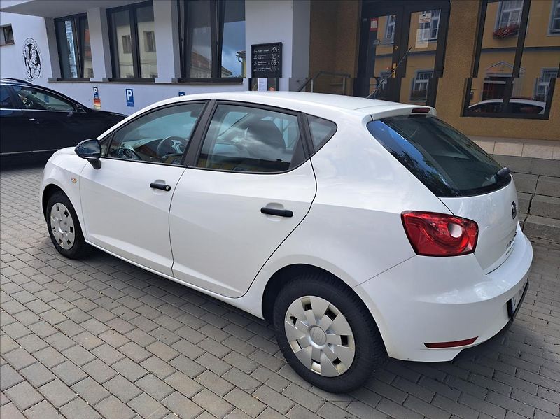 Seat Ibiza 1,2 i - fotka 7 z 41