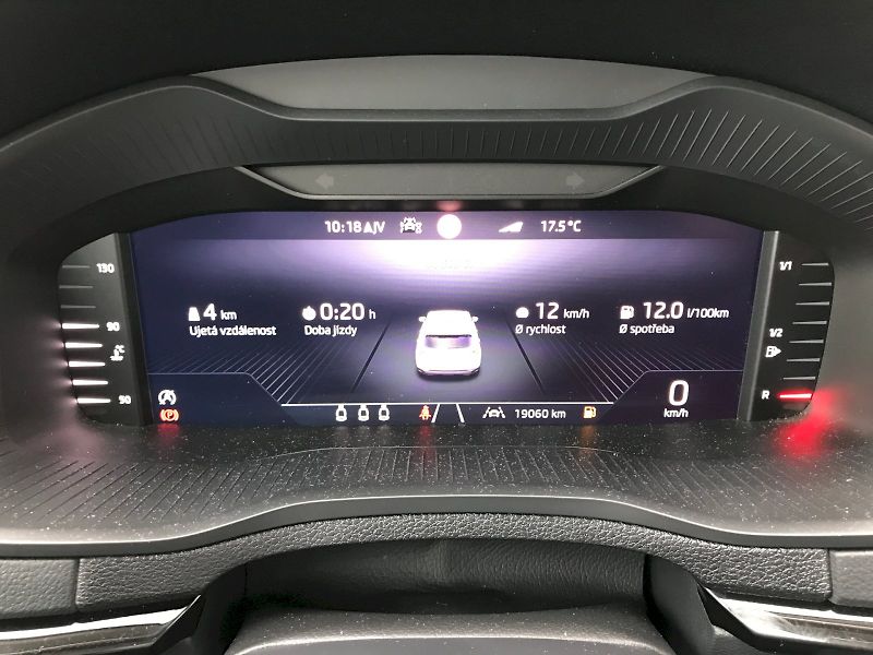 Škoda Karoq (2024) SEL TOP TS 110/1.5 M6F - fotka 20 z 28