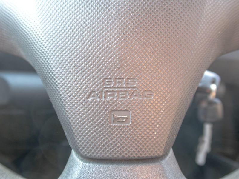 Toyota Yaris (2008) ČR 1.0i 51KW AC – 2x PNEU - fotka 21 z 34