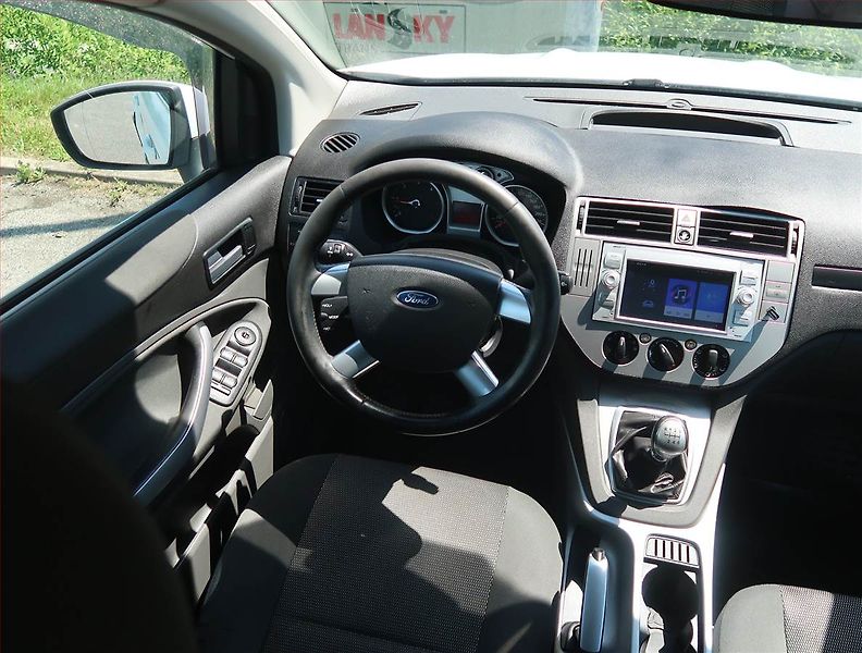 Ford Kuga (2009) 2.0 TDCi, 4X4 - fotka 7 z 16
