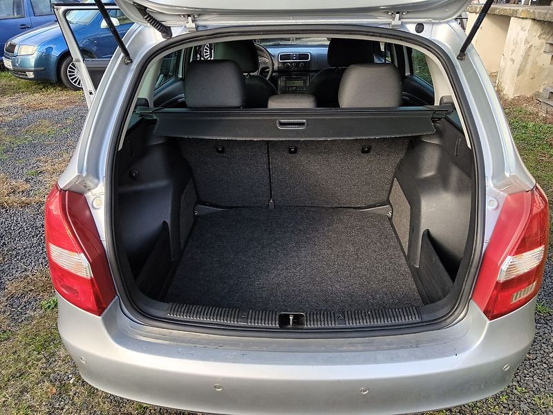 Škoda Fabia 1.6 Combi Ambiente - fotka 17 z 33
