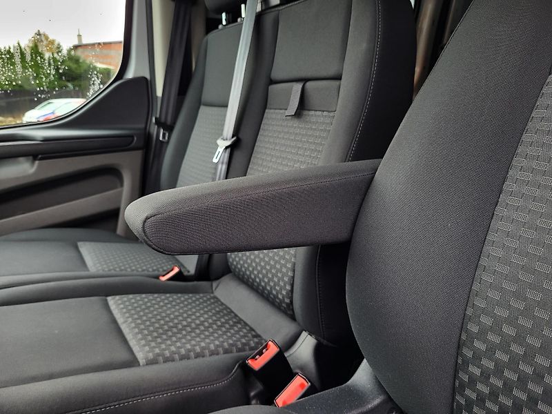 Ford Transit Custom 2.0 EcoBlue mHEV 96kW 6-míst - fotka 26 z 45