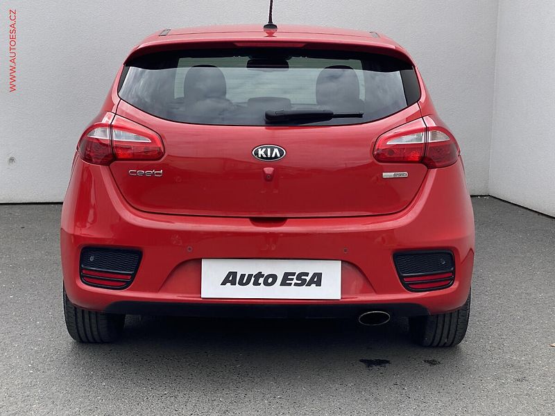Kia Ceed (2017) 1.6GDi, ČR, AC, kamera - fotka 5 z 19