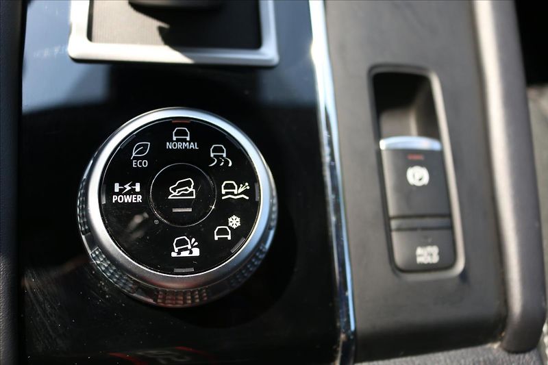 Mitsubishi Outlander 2,4 PHEV, 7míst, Invite - fotka 31 z 53