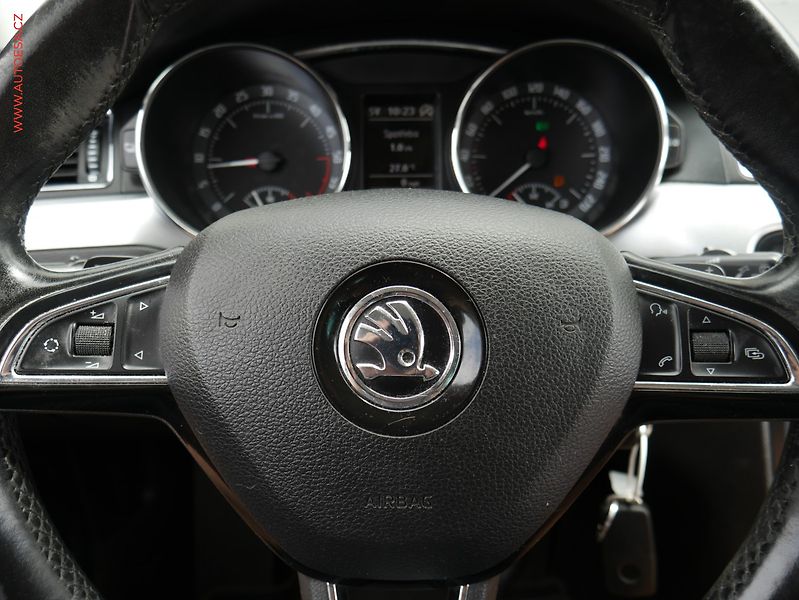 Škoda Superb (2015) 2.0 TDi, DSG, bixen - fotka 15 z 21