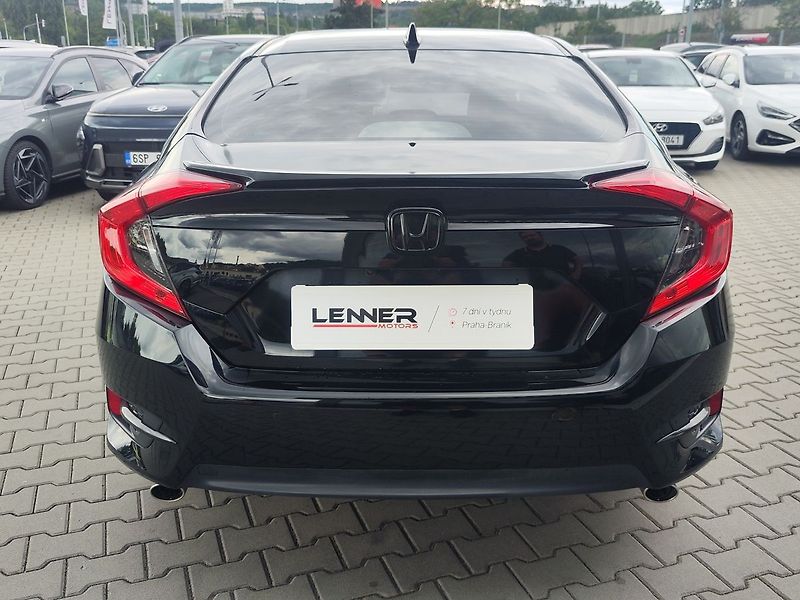 Honda Civic 1.5 i-VTEC/134kW Executive - fotka 6 z 38