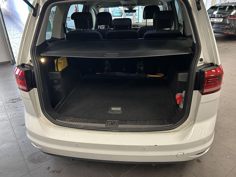 Volkswagen Touran (2023) 2.0TDi Highline LED Kamera TZ - fotka 28 z 35