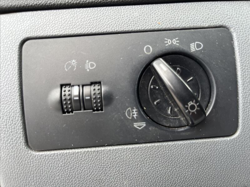 Škoda Fabia 1,4 MPi ALU STK 5/2028 - fotka 19 z 25
