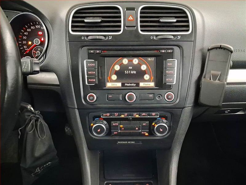 Volkswagen Golf (2010) 1.6 TDI, po STK, Tažné - fotka 12 z 18