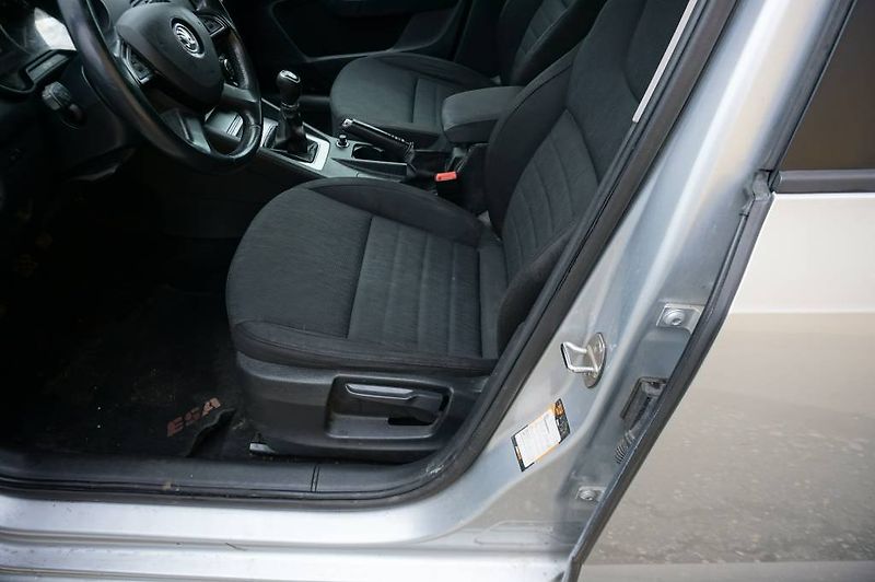 Škoda Octavia (2014) 1,6   nové v ČR - fotka 4 z 25