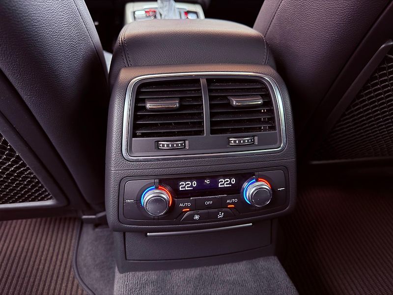 Audi A6 3.0 TDi Allroad Quattro,ČR,1.M - fotka 14 z 30