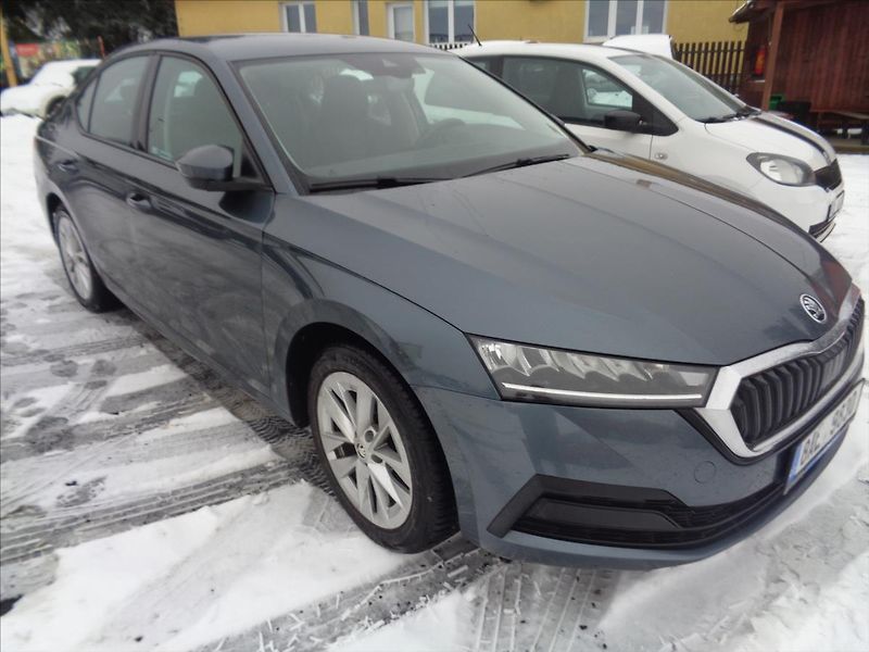 Škoda Octavia 1,5 - fotka 1 z 13