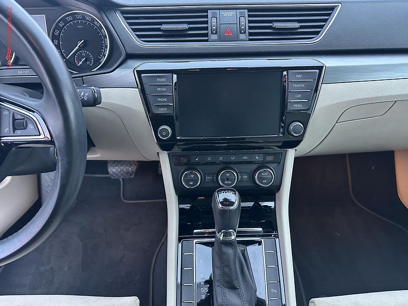 Škoda Superb (2015) 1.8TSI, 2.maj,ČR, Style, DSG - fotka 14 z 24