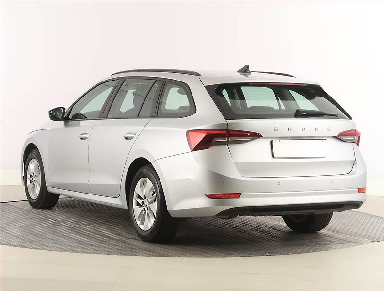 Škoda Octavia (2023) Ambition 2.0 TDI, ČR,1.maj - fotka 4 z 23