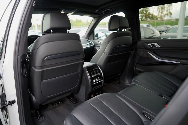 BMW X7 40d xDrive/Mpaket/AT9/22/340PS - fotka 38 z 50