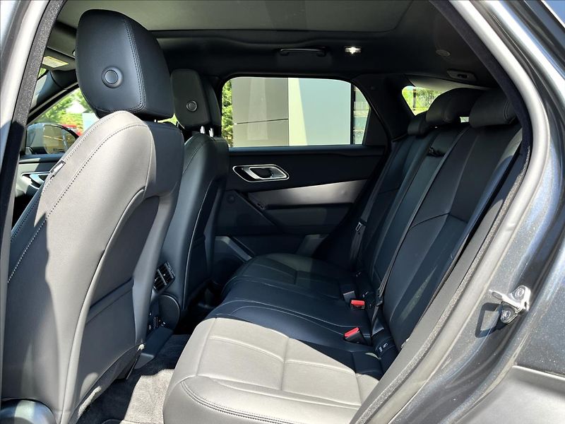 Land Rover Range Rover Velar 2,0 D200 DYNAMIC SE AWD - fotka 32 z 37
