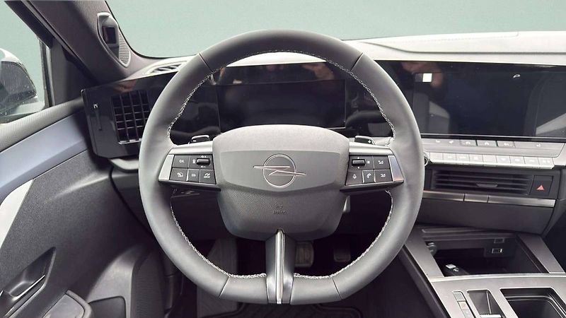 Opel Astra Edition ST Hybrid 1.2 TURBO (1 - fotka 16 z 23