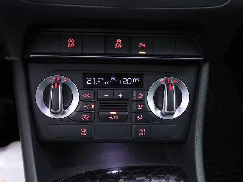 Audi Q3 2,0 TDi 130kW Quattro - fotka 23 z 31