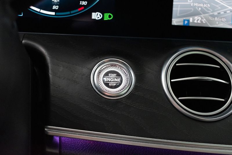 Mercedes-Benz Třídy E E 220d AMG*4MATIC*TAŽNÉ*ACC*ČR - fotka 20 z 52