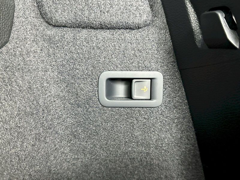 Škoda Karoq (2025) DSG 2.0TDI 110kW 4x4 SportLine - fotka 33 z 35