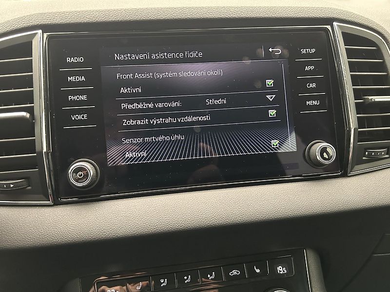 Škoda Karoq 1.5 TSI Ambition - fotka 12 z 25