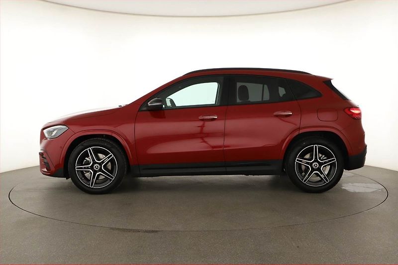 Mercedes-Benz GLA (2025) 220 4MATIC - fotka 3 z 26