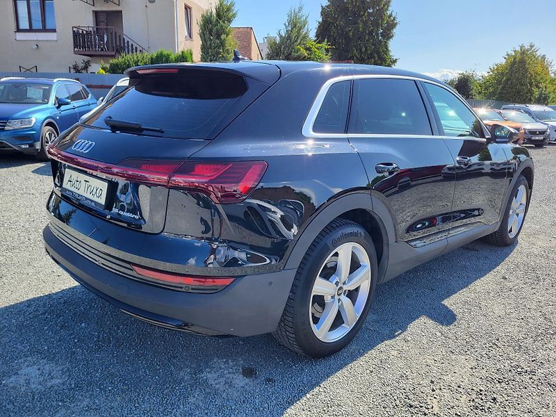 Audi e-tron 55 Quattro 300kW ČR 1.majitel - fotka 4 z 50