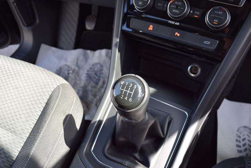 Volkswagen Touran (2016) 2.0TDI 110kw 7MÍST CLBMT OPS  - fotka 34 z 50