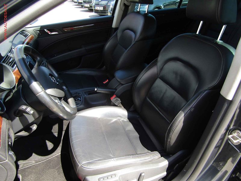 Škoda Superb (2014) 2.0TDi, Elegance, DSG, navi - fotka 9 z 23